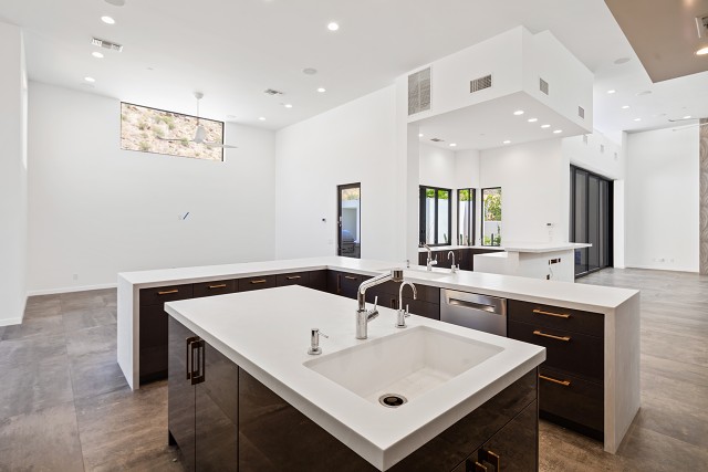 Kitchen-FamilyArea-Bar