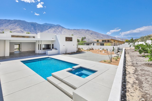 Pool-PocketDoor-Yard